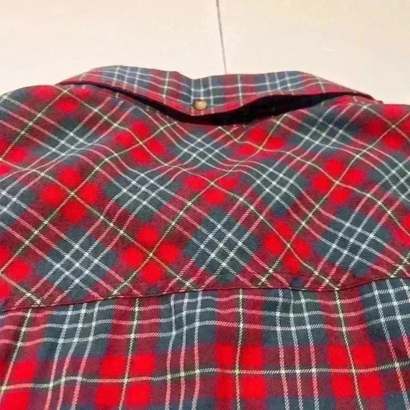 LLBEAN woman’s plaid flannel button up top- Size Large - Picture 8 of 9